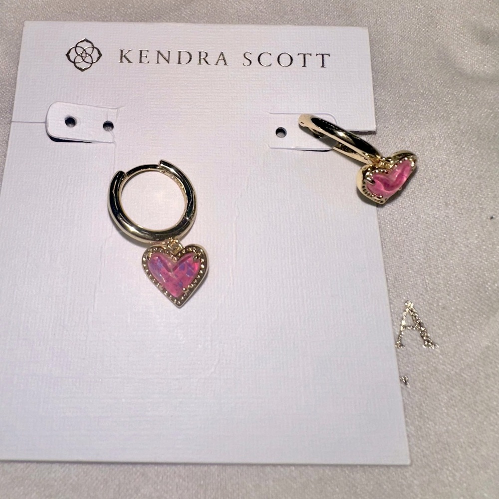 Ari Heart Gold Huggie Earrings in Pink Iridescent Glitter Glass